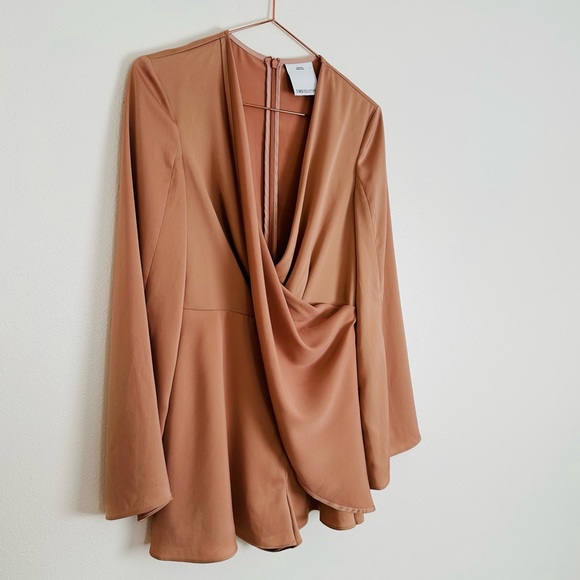 C/MEO Collective influential playsuit bell sleeve satin V-neck boho blush romper - Picture 8 of 8